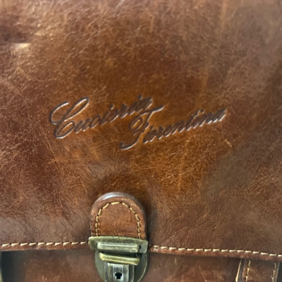 Vintage Elegant Brown Leather Messenger Bag. Genuine leather made in Italy - Picture 2 of 12